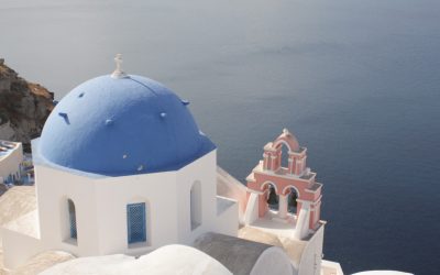 How to survive Oia (Santorini)